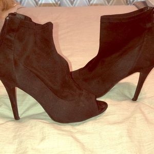 Peep Toe Black Heel